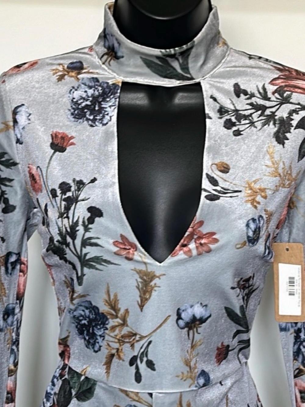 BLITHE Velvet Floral Romper Blue Cutout Mock Neck Bodycon Size Small NWT Sexy - Picture 6 of 15